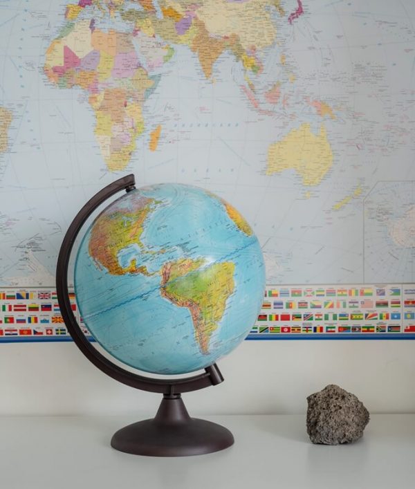 Globus i karta svijeta