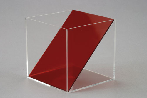 Plastična kocka s pomičnim dijagonalnim presjekom u boji