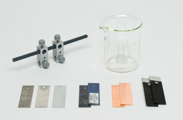 Set za elektrolizu s čašom, nosačem elektroda i elektrodama