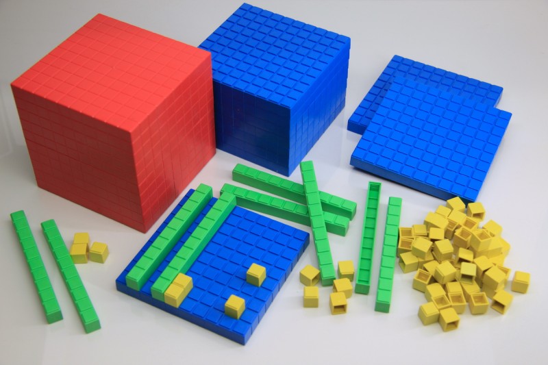 Model kubičnog decimetra u boji, komplet na rastavljanje