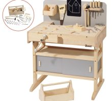 Stolić s alatom za djecu