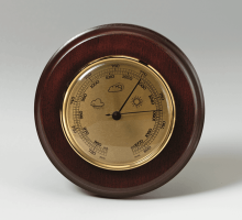 Zidni barometar u drvenom okviru