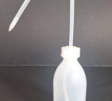 Boca štrcaljka, plastična (PVC), bijele boje, 250ml