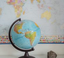 Globus i karta svijeta