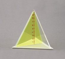 Trostrana piramida s pomičnim presjekom u boji